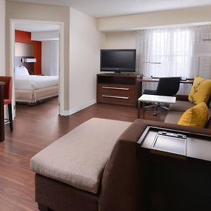 One-Bedroom Queen Suite